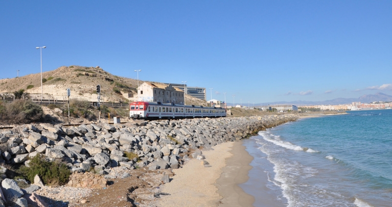 euromed_train_leaving_alicante_1