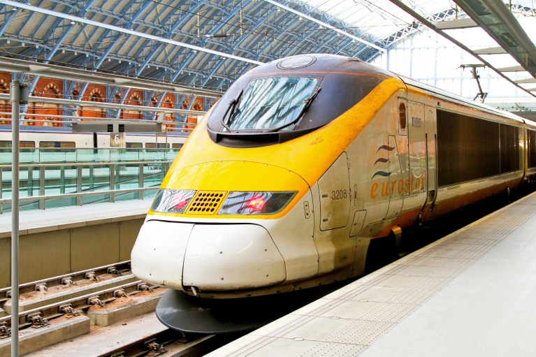 eurostar_high-speed_train_at_platform_in_london_great_britain