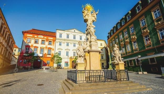 Uitzicht over Praag en bruggen